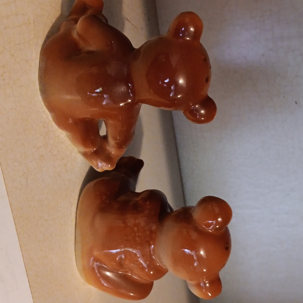 Vintages salt and pepper shakers - Picture 2 of 5